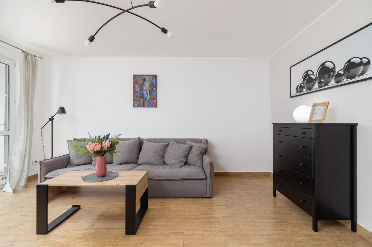 Pleasant Apartment With Terrace Cracow By Noclegi Renters Cracovie Extérieur photo