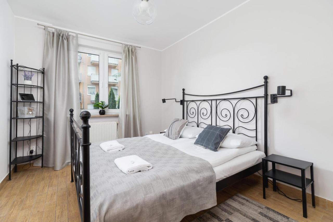 Pleasant Apartment With Terrace Cracow By Noclegi Renters Cracovie Extérieur photo