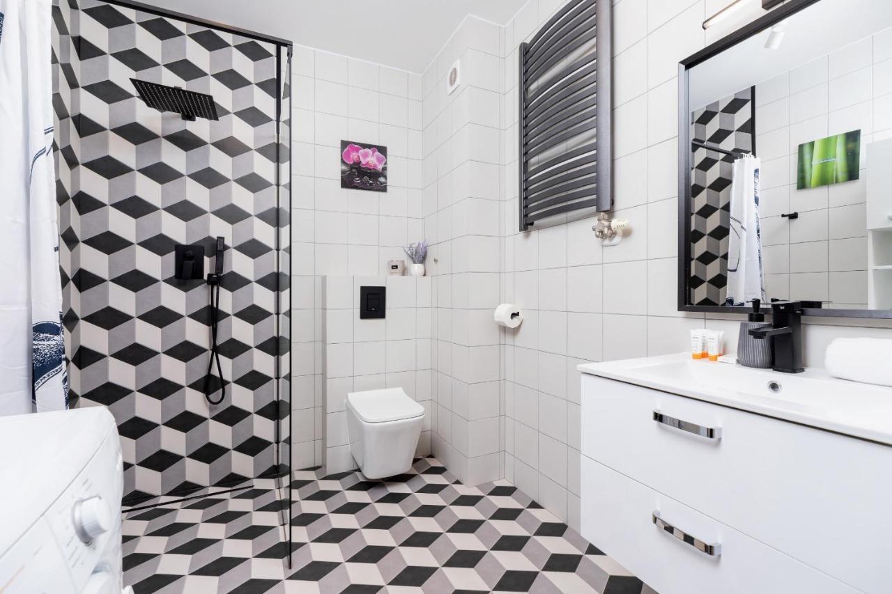 Pleasant Apartment With Terrace Cracow By Noclegi Renters Cracovie Extérieur photo